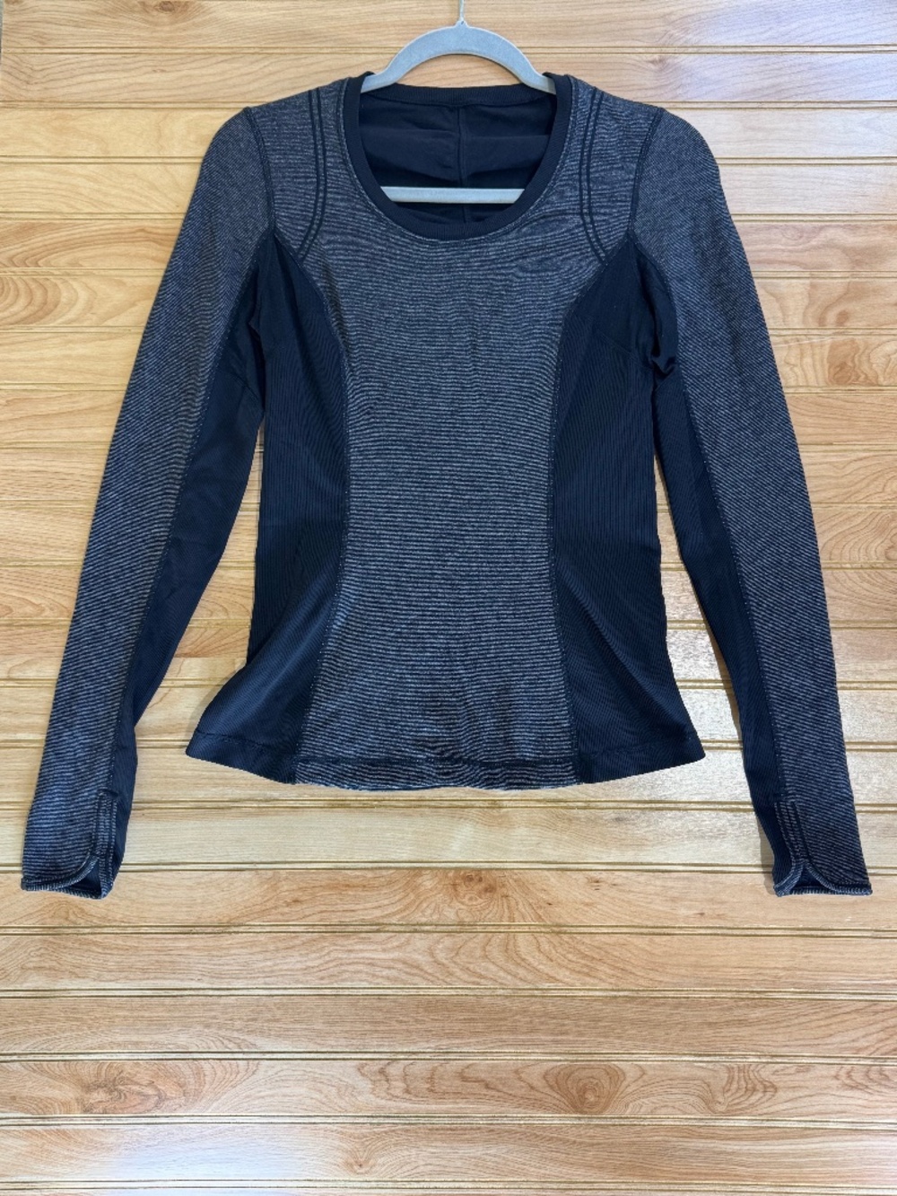 Lululemon Black Scoop Neck Performance Top - 6